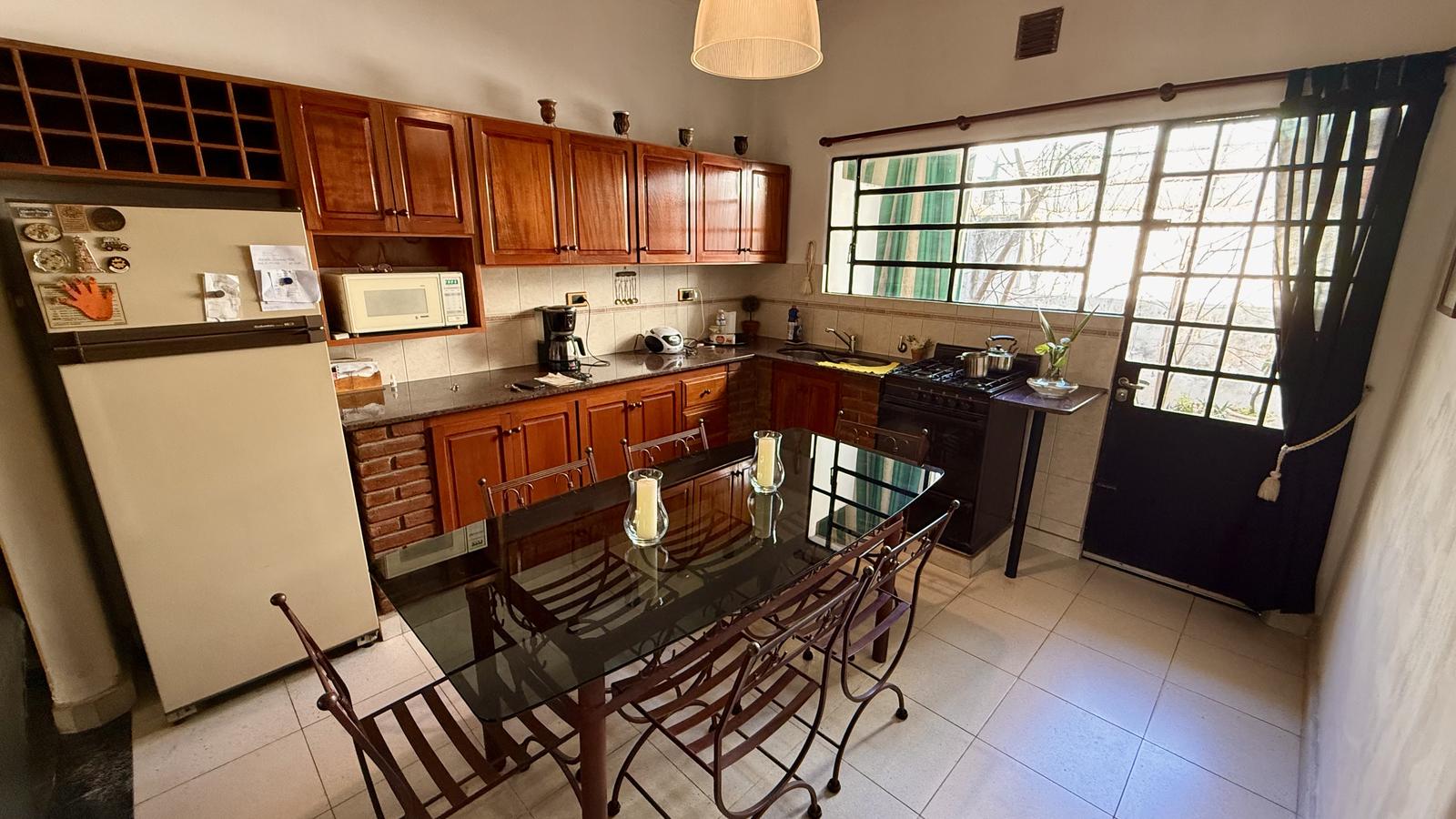 Casa en venta de dos dormitorios APTO CRÉDITO - Rosario, Azcuénaga