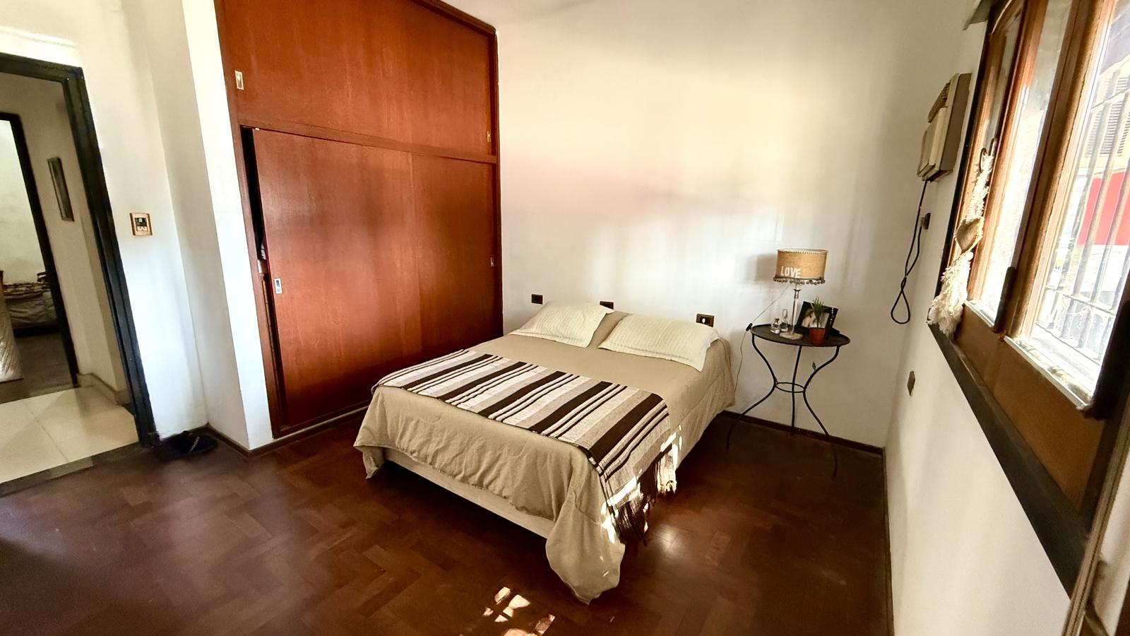 Casa en venta de dos dormitorios APTO CRÉDITO - Rosario, Azcuénaga
