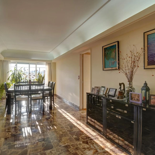 Departamento de 4 amb con dependencia y cochera venta