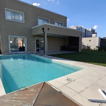 Casa moderna 3 dormitorios con pileta