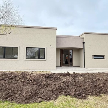 Casa en venta de 3 dorm   San Ramón Pilar del Este