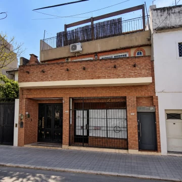 VENTA - Galpon con monoambiente en planta alta | Villa Devoto / Monte Castro - PERMUTA