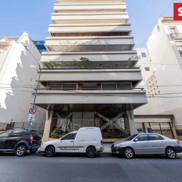 Venta departamento en Torre Brunetta 3 ambientes con dependencia en Recoleta
