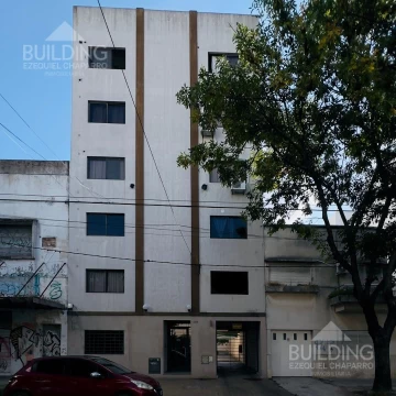 Departamento de un dormitorio con cochera en venta en La Plata