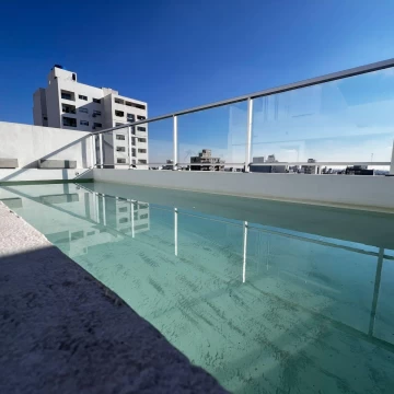 Monoambiente de categoria con piscina zona norte en venta en La Plata
