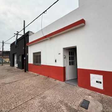 Gutenberg 511 - Casa En Esquina De 2 Dormitorios Con Local En Venta - Rosario