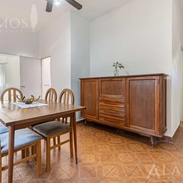 Casa 3 ambientes con parque en Villa Luzuriaga