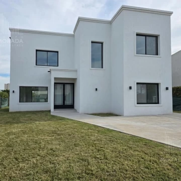 Casa de 5 ambientes en venta en Canton Puerto