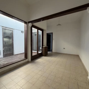 PH EN VENTA - 2 dormitorios - patio - Zona Norte - La Plata