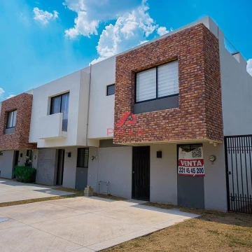 Casa en Venta en Alva Residencial Zapopan | Esquina con Terreno Excedente.