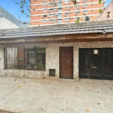Casa Lote Propio en Caballito Norte con Cochera, patio techado y terraza