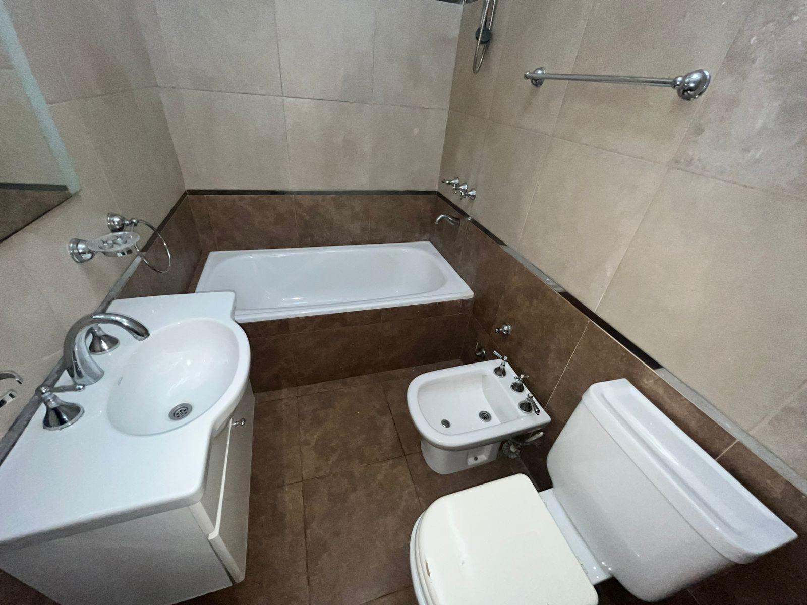 Baño suite con bañera