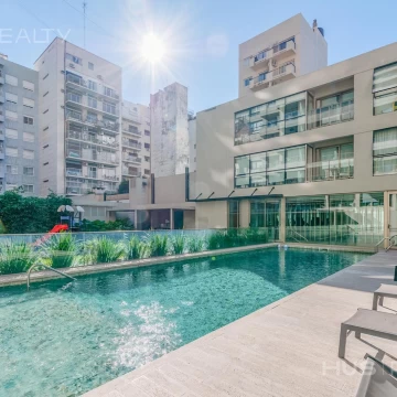 Venta departamento de 3 ambientes con dependencia y patio en Belgrano R. Full amenities.