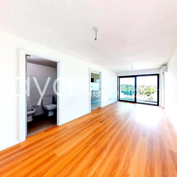 Venta de monoambiente con terraza en Malvin- Con Renta-