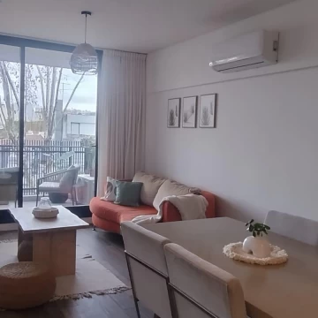 Departamento 3 ambientes al frente con Balcón en el segundo piso en  Palermo - Pileta.
