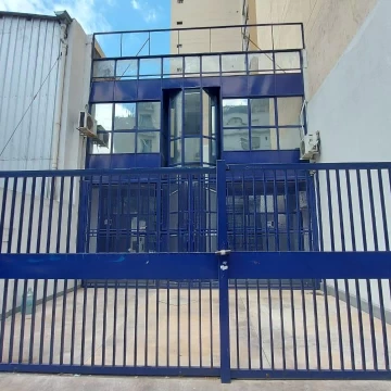 Deposito con local en alquiler - 400 m2 - proximo a Av 9 de julio.