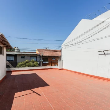 Casa multifamiliar en venta de 6 ambientes con Patio, Terraza y Quincho con parrilla