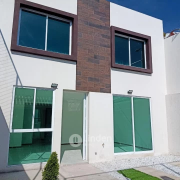 CASA EN VENTA EN ZONA POPULAR CASTILLOTLA, PUEBLA.