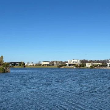 Terreno en venta en San Sebastian con salida a la laguna