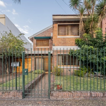 Casa 4 ambientes + escritorio- Ramos Mejia Sur