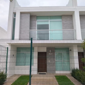 CASA EN VENTA EN FRACCIONAMIENTO CON AMENIDADES EN MARIANO OTERO