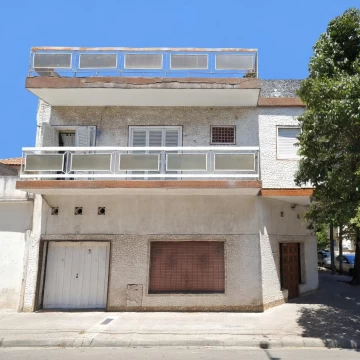 VENTA Casa 7 Ambientes con Cochera, Terraza, Parrilla en Villa Maipu