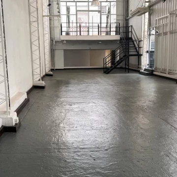 espacio para oficinas gimnasio showroom en la imprenta
