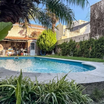 VENTA CASA 5 AMBIENTES LUMINOSA PILETA CON JARDIN VICENTE LOPEZ