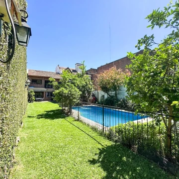 VENTA CASA 6 AMBIENTES PILETA JARDIN PARRILLA COCHERA OLIVOS VICENTE LOPEZ