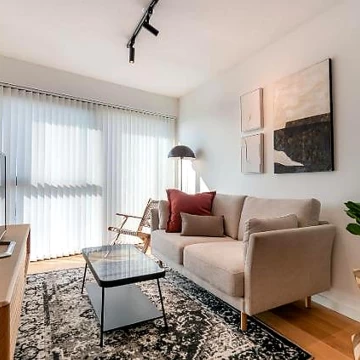 Venta apartamento con renta un dormitorio con patio en Malvin.