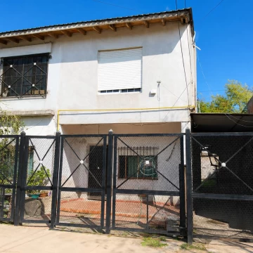 Gran Oportunidad Casa a Refaccionar   Departamento de 3 Ambientes sobre Lote Amplio Florencio Varela