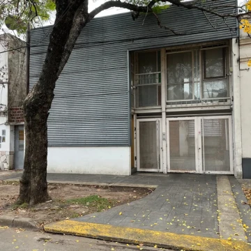 EXCELENTE CASA BARRIO CURA