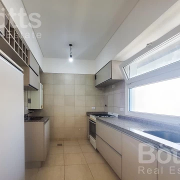 Venta Departamento 2 Ambientes Amplios y Luminosos. Frente. Balcón Aterrazado. Bernal Este.