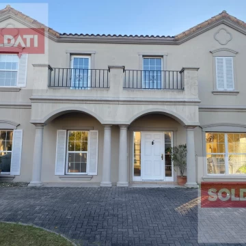 Casa al agua en ALQUILER y o VENTA sin muebles - Barrancas del Lago. Nordelta