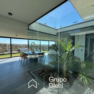 Casa de calidad, diseño y exclusividad EN VENTA la pankana