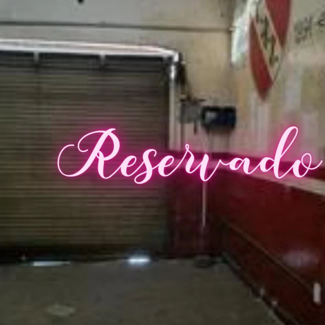 Casa con 2 locales y vivienda de 3 amb, sobre calle concurrida. Ideal inversor!