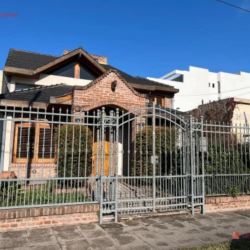 Casa en alquiler en el Centro De Lujan, con patio quincho y pileta