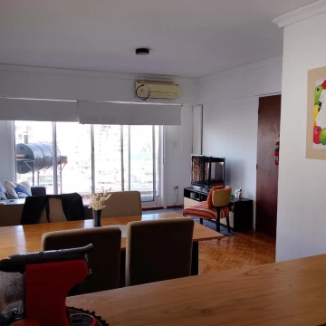 Departamento - Venta- Flores - ¡¡Excelente Ubicación y Palier Privado!!