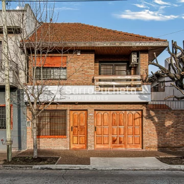 Venta casa 5 ambientes en Lomas del Mirador
