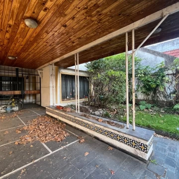 PH tipo casa de 3 ambientes con jardín y cochera en Saavedra