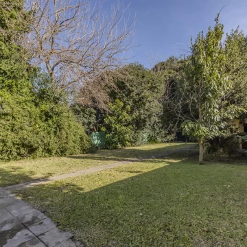 Casa de dos habitaciones y parque a metros de Centenario y Arana VILLA ELISA