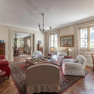 Estilo francés , 5 dormitorios, en Recoleta, Cochera, opcional