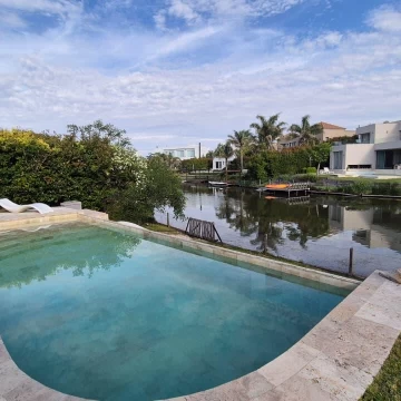 Gran Casa en Venta al Lago en El Golf - Nordelta