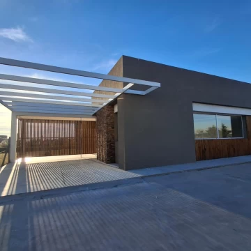 Casa En venta 4 ambientes con jardin y parrilla 