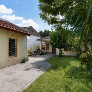 Impecable Casa 4 ambientes Parque Quincho Lanus