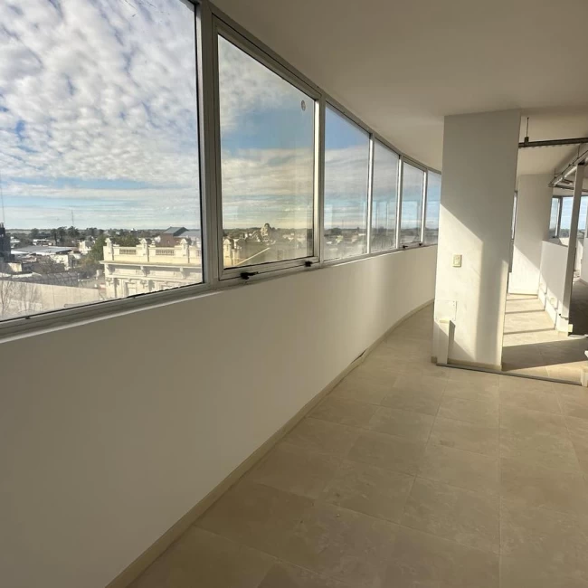 Venta Oficina en Dolores 200 m2 luminoso