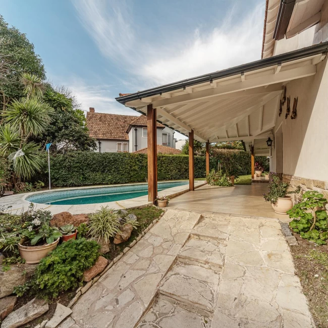 Venta Casa 5 ambientes Martinez Pileta Jardin Parrilla APTO CREDITO- PERMUTA-