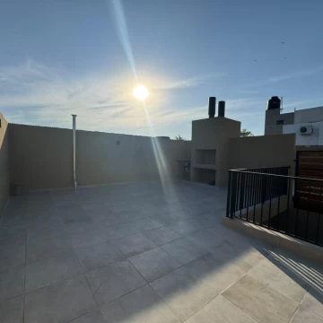 Casa en venta dos dormitorios con patio y parrilla.