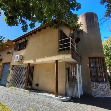 VENTA CASA 3 DORMITORIOS COCHERA TERRAZA QUILMES OESTE CENTRO