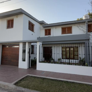 VENTA - Casa de 3 dormitorios en Alto Verde